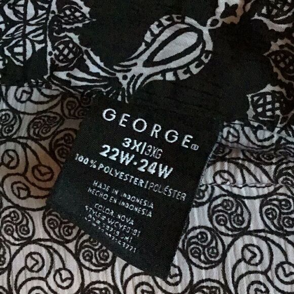 Ladies poly crepe button front blouse in 3 x large - Picture 7 of 8